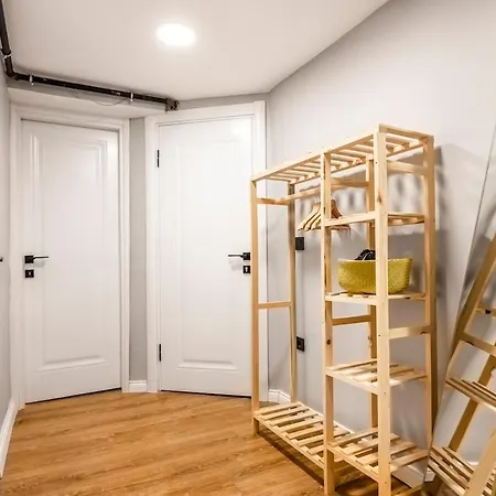 Inviting 1br Flat With Ac In Cihangir District 아파트 *