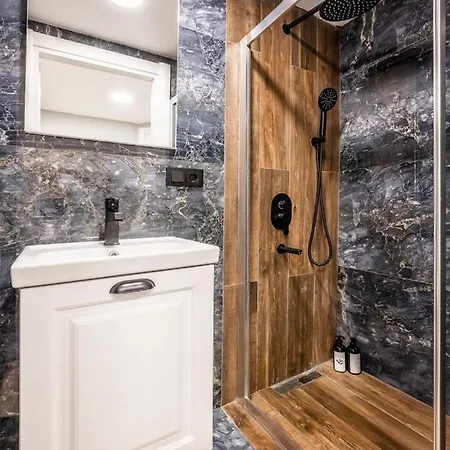 Inviting 1br Flat With Ac In Cihangir District Lägenhet *